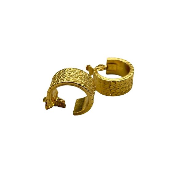 Vintage Signed MONET Clip On Hoops Earrings Wide Textured Classic Design - Picture 1 of 9